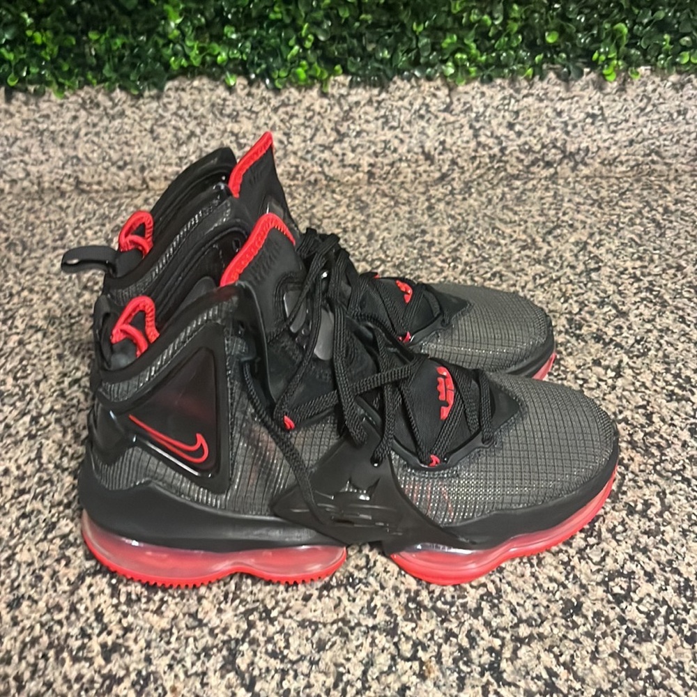 Nike Mens Lebron Xix 19 "Space Jam Basketball Shoes Gem